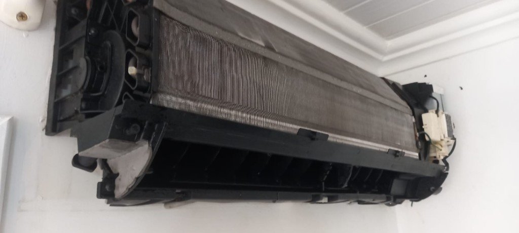 Evaporadora de ar-condicionado após limpeza e manutenção